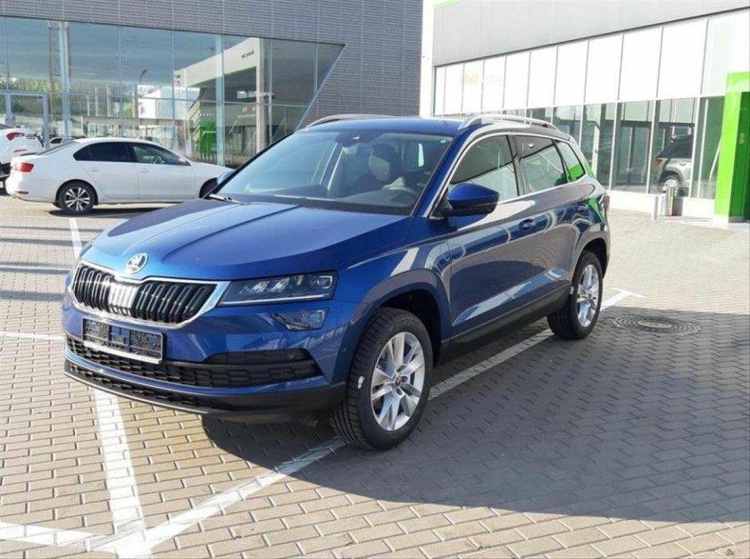 Skoda Karoq синий