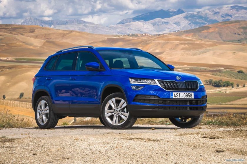 Skoda Karoq синий