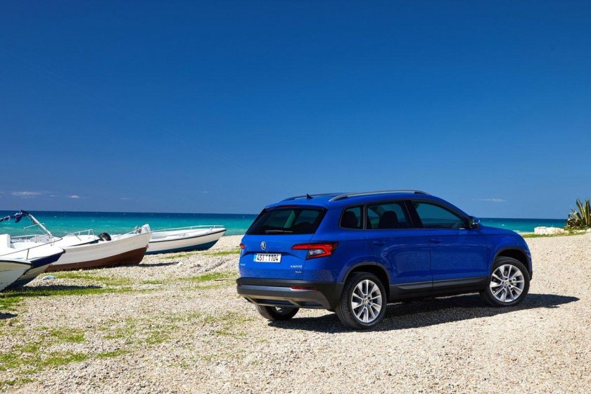 Skoda Karoq синий