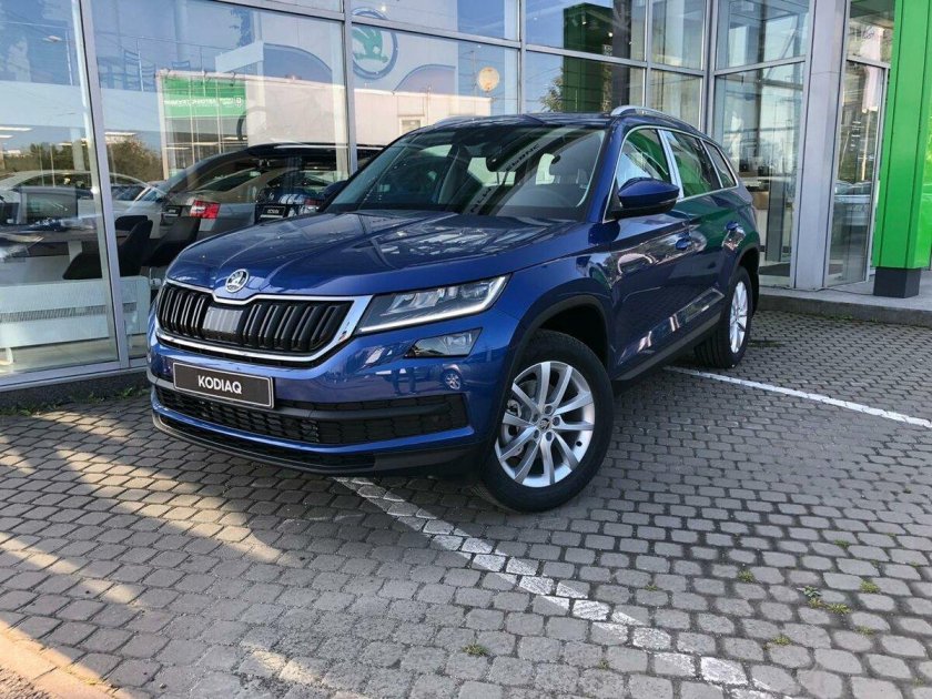 Синяя Шкода внедорожник