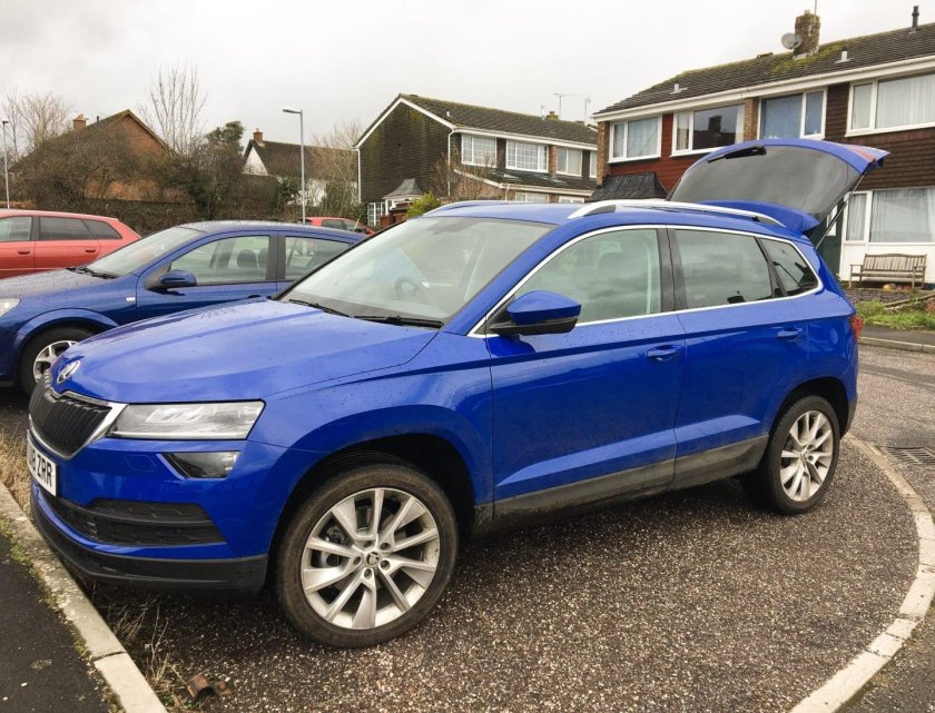 Skoda Karoq синий