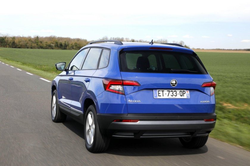Skoda Karoq синий