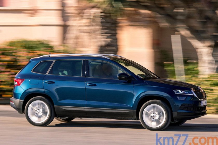 Skoda Karoq синий