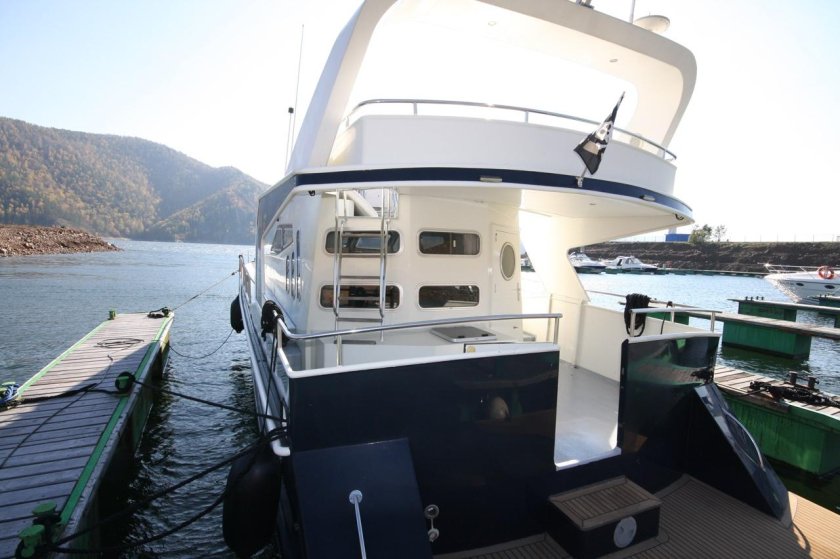 Яхта Галина Красноярское море