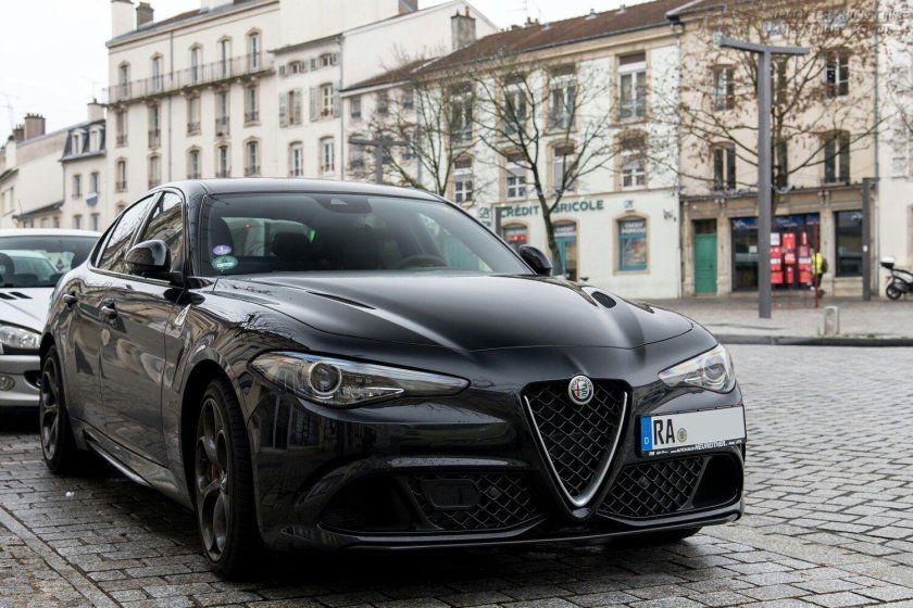 Alfa Romeo Giulia черная