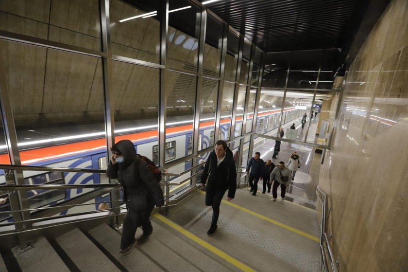 Ограждения в метро