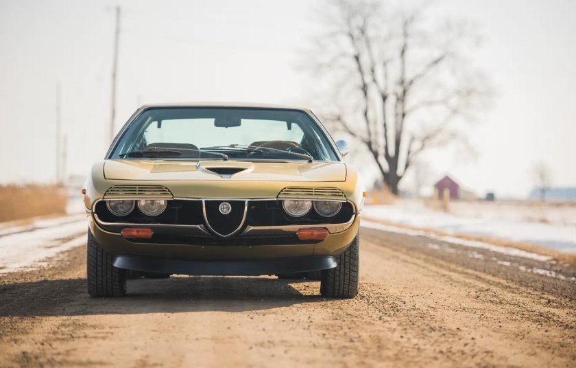 Alfa romeo montreal