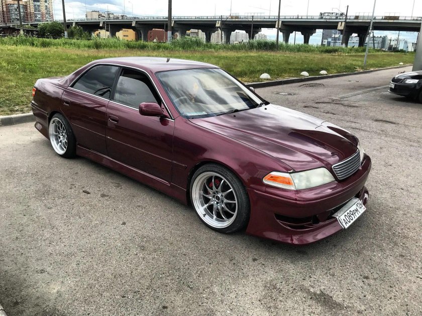 Тойота Марк 2 100 красный