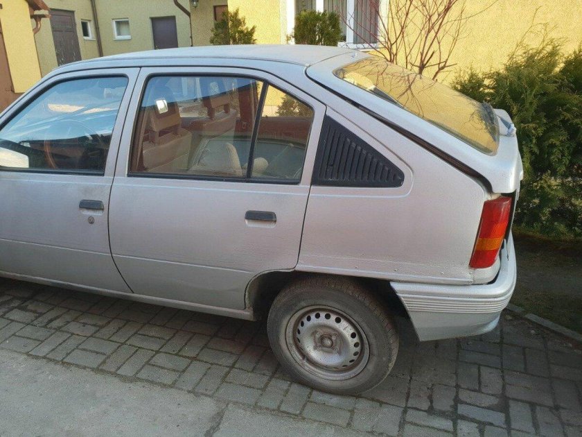 Opel Kadett 1986 хэтчбек