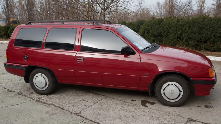 Opel Kadett универсал 3 двери