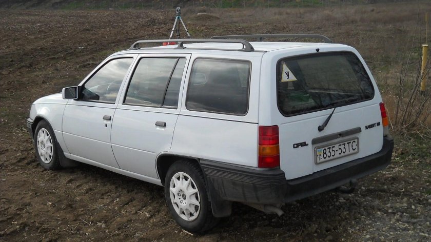 Опель Кадетт белый