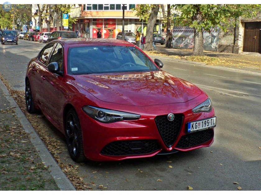 Alfa romeo giulia квадрифолио