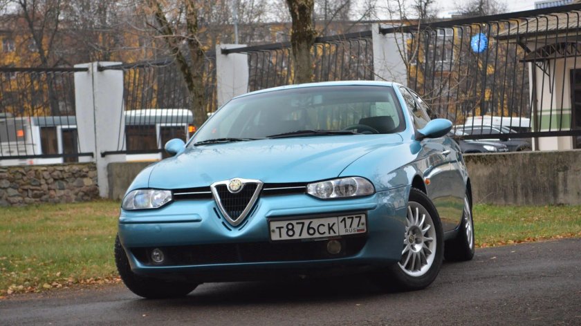 Alfa Romeo 156 голубая