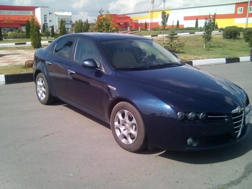 Alfa Romeo 159 синий