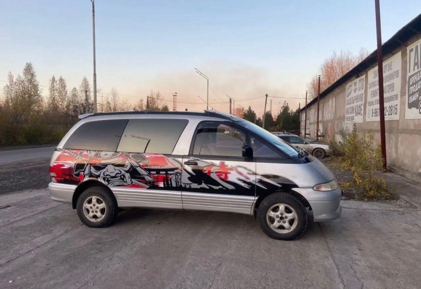 Тойота естима люсида