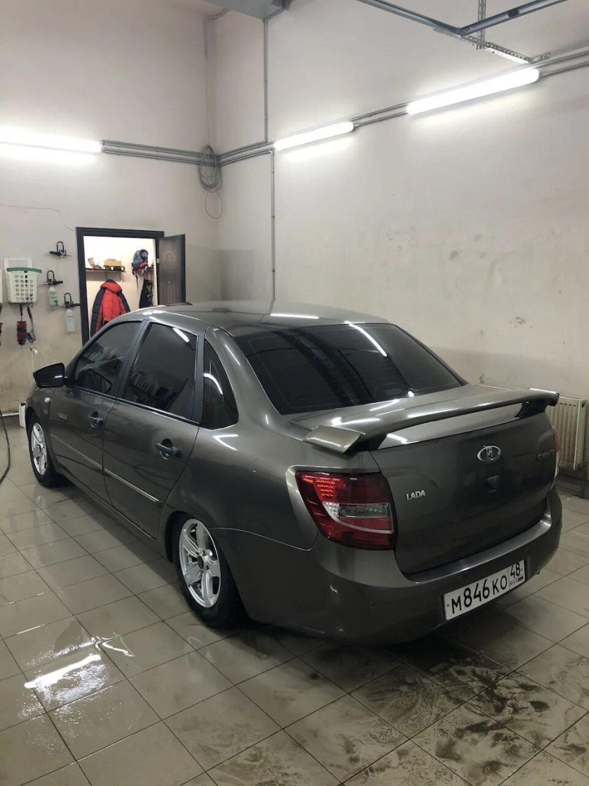 Тонированная Гранта седан