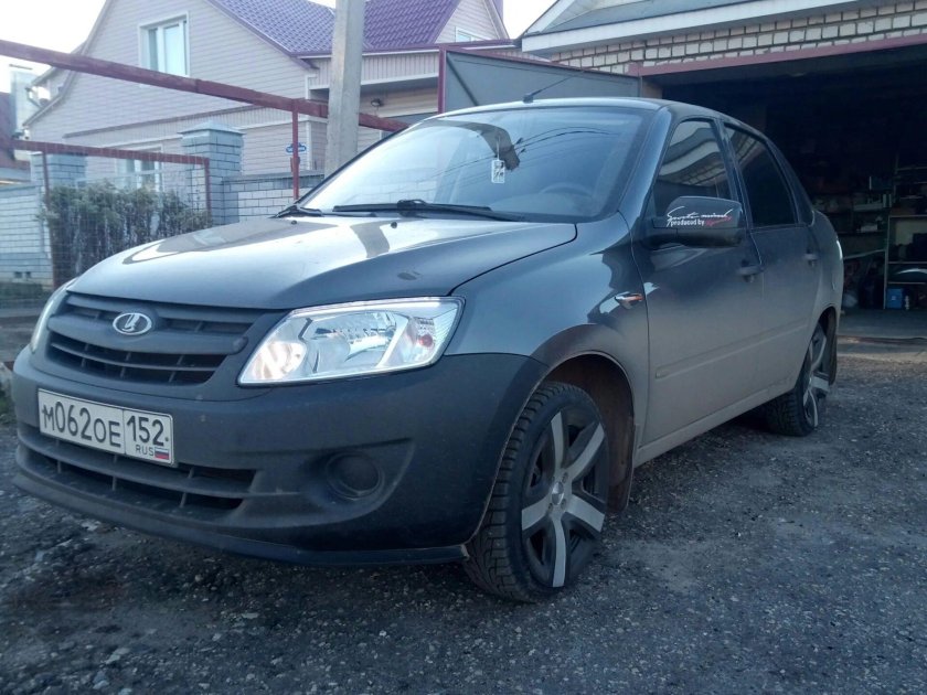 Лада Гранта серая