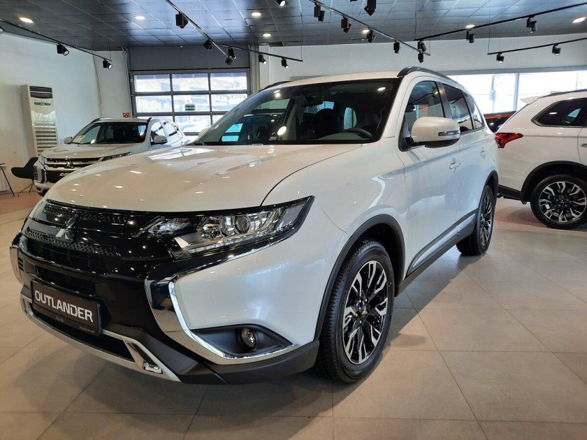 Новый Мицубиси Аутлендер 2022