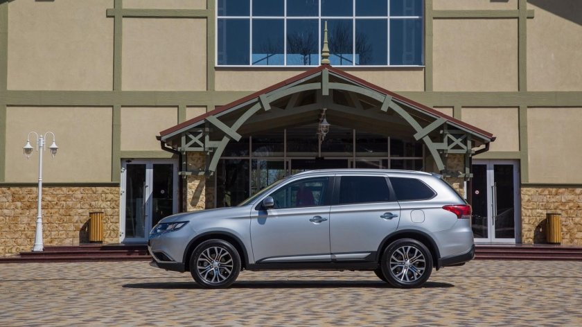Mitsubishi outlander 2016