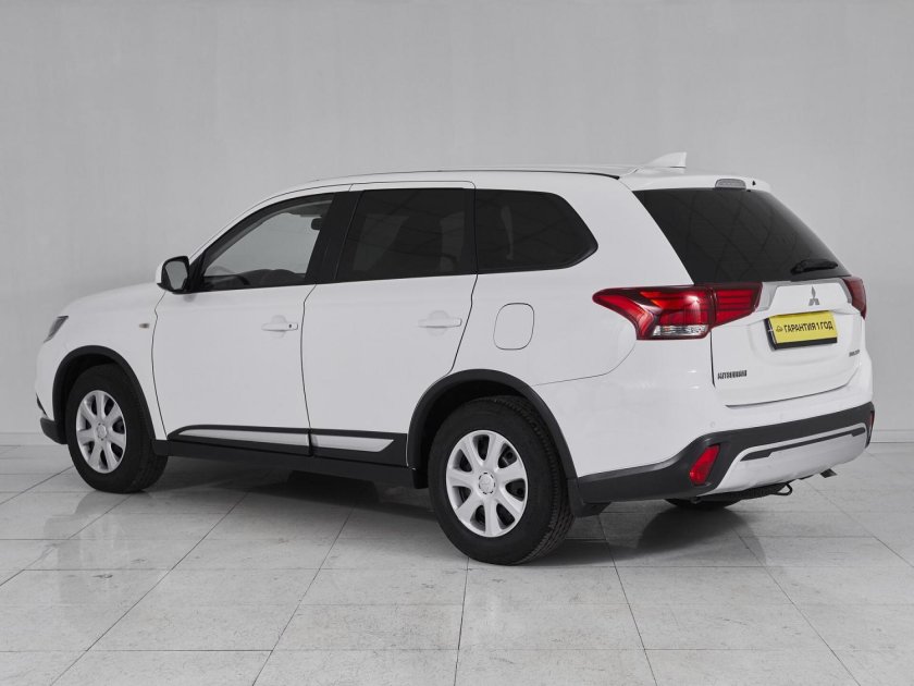 Митсубиси аутлендер 2018 белый