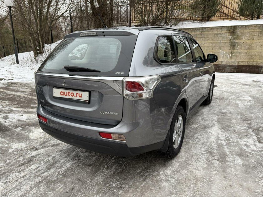 Митсубиси аутлендер 2014 серый