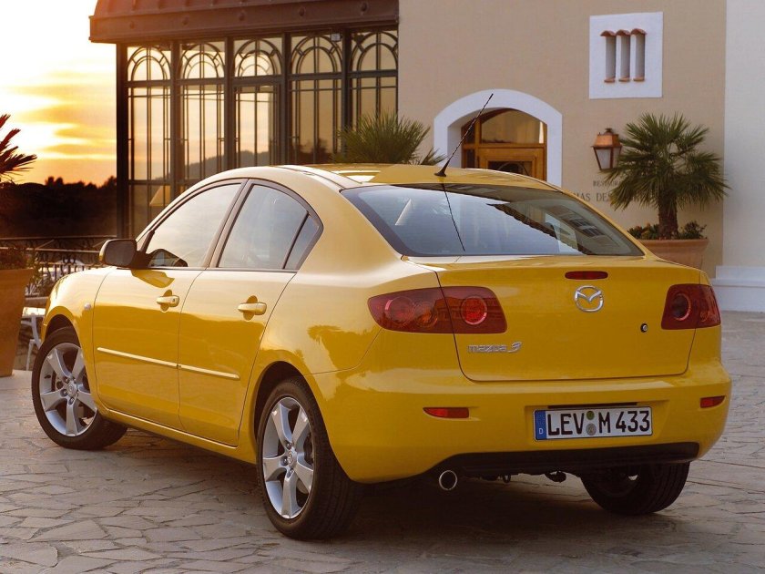 Mazda 3 BK седан