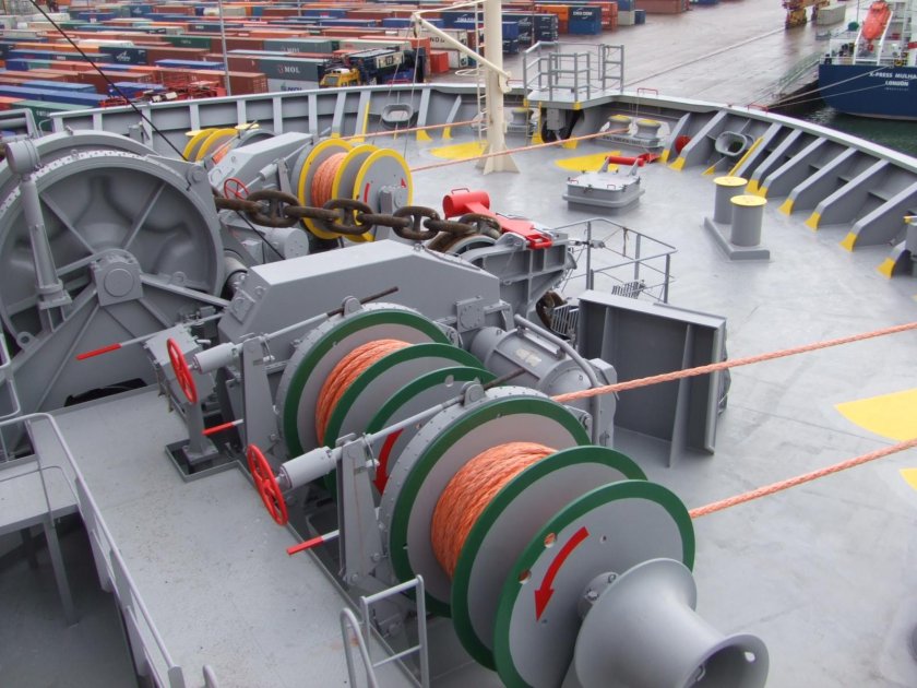 Лебёдка якорно-швартовная Ляш-125/300