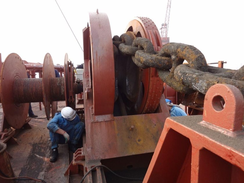 Якорно швартовная лебедка