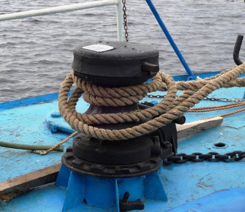 Кнехт швартовый