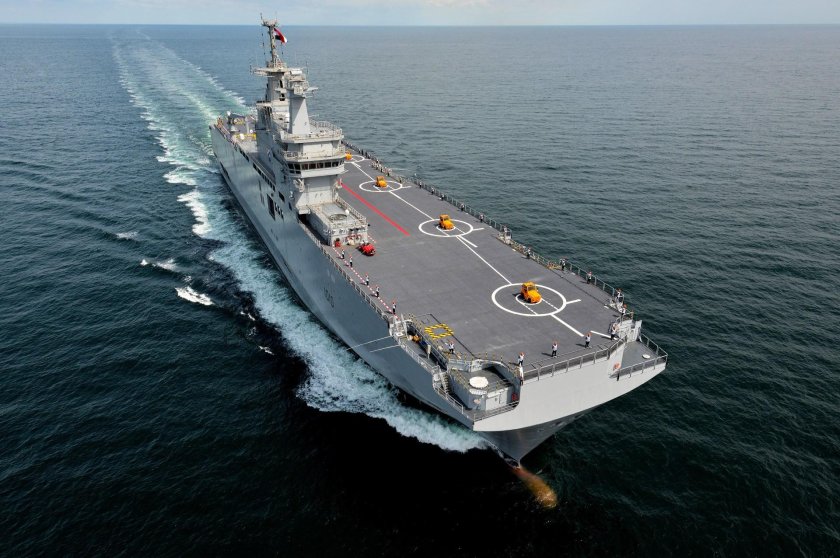 Вертолетоносцы Мистраль