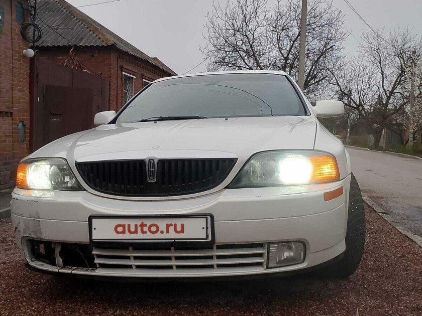 Линкольн седан 2000
