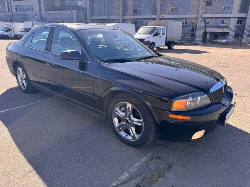 Lincoln седан 2000