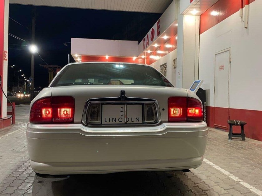 Линкольн седан 2000