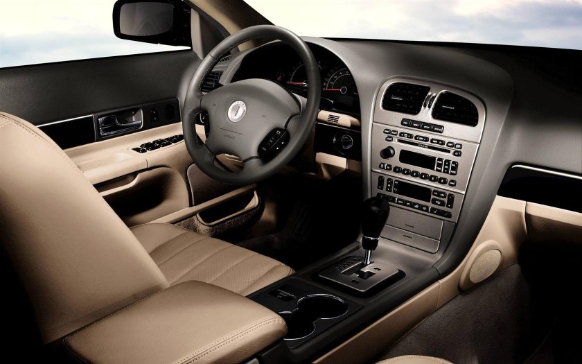 Lincoln LS 2005 Interior