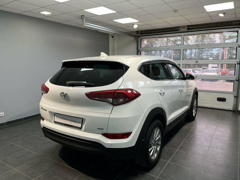 Hyundai tucson 2