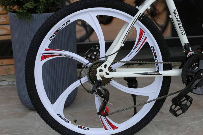 Велосипед бмв на литых дисках