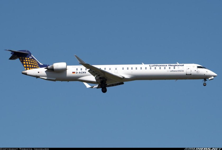 Фото шасси Bombardier crj200 крупным планом