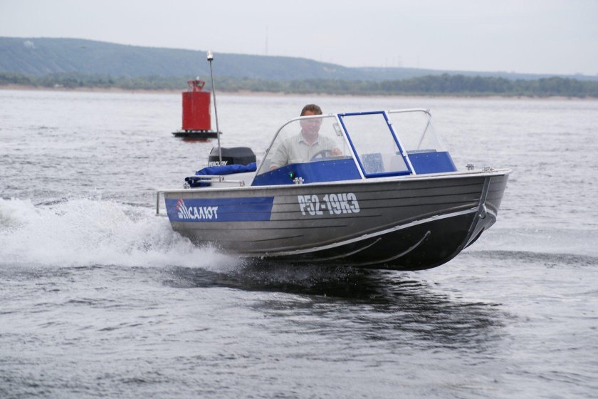 Лодка салют 480