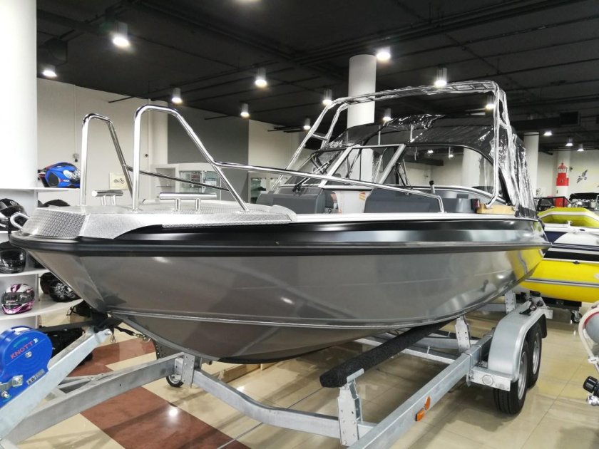 Моторная лодка