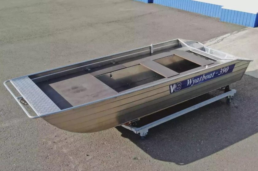 Джонбот лодка