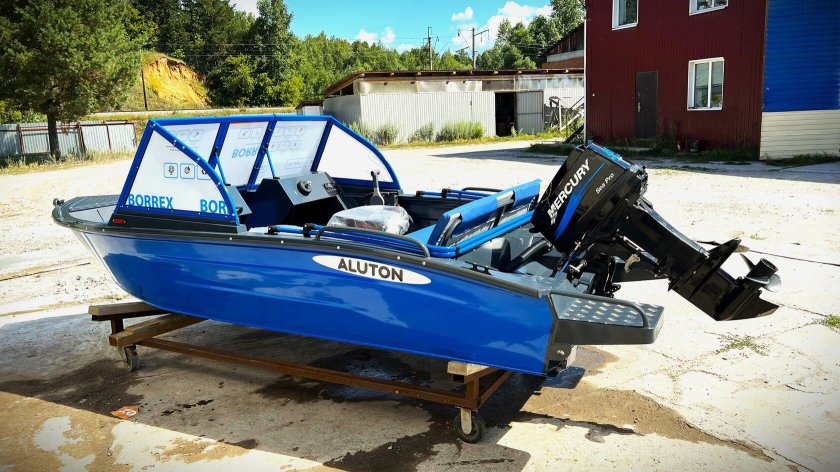 Алюминиевая лодка для рыбалки