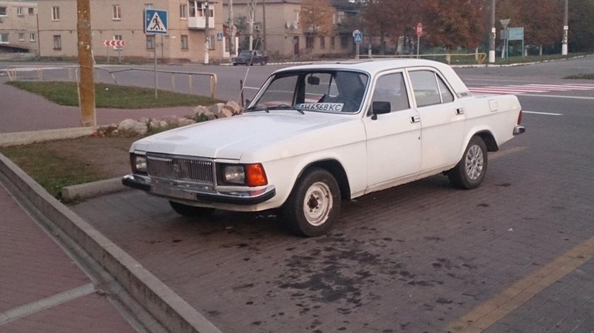 ГАЗ 3102 белая