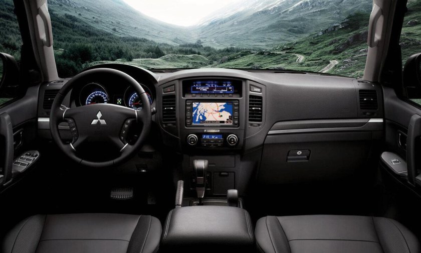 Митсубиси Паджеро 4 салон