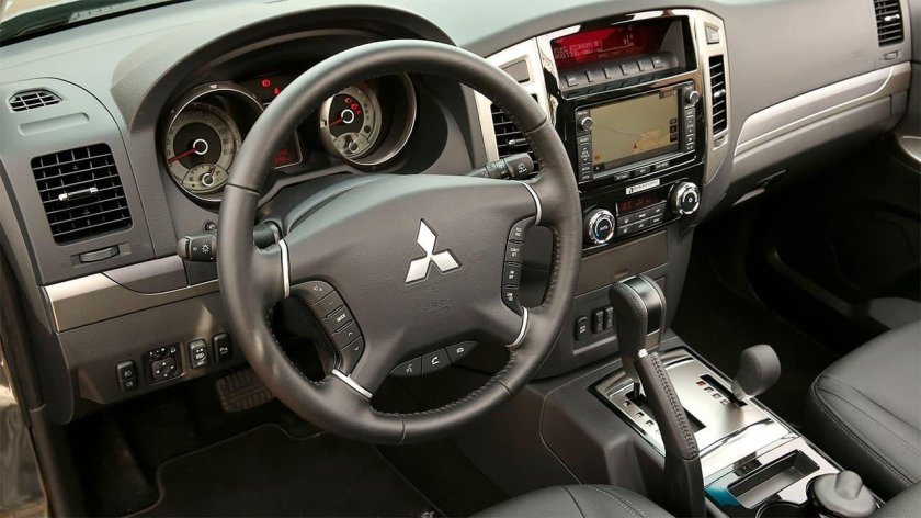 Салон Мицубиси Паджеро 2008