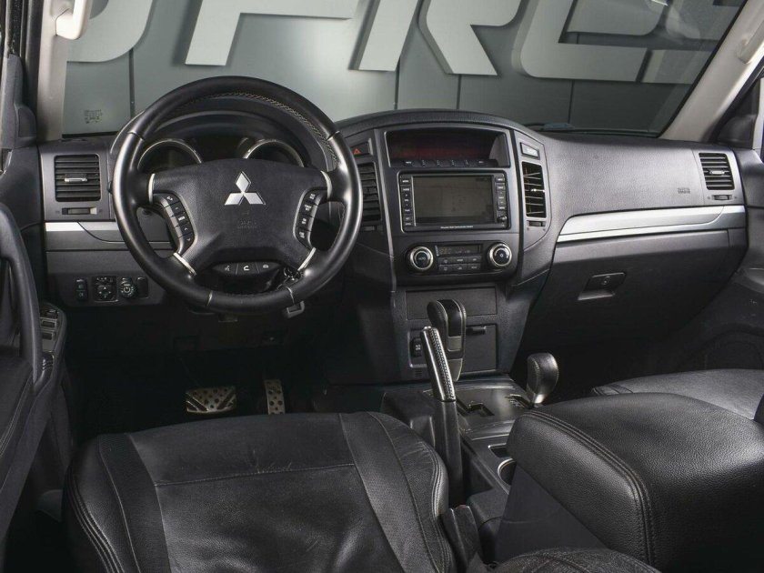 Mitsubishi pajero iv