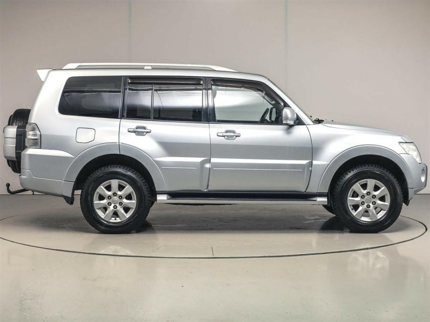 Митсубиси паджеро 4 серебристый