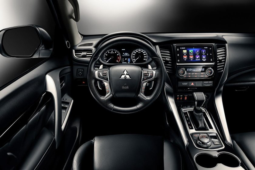 Mitsubishi Pajero Sport 2018 салон