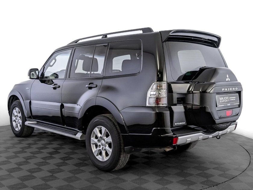 Mitsubishi pajero iv