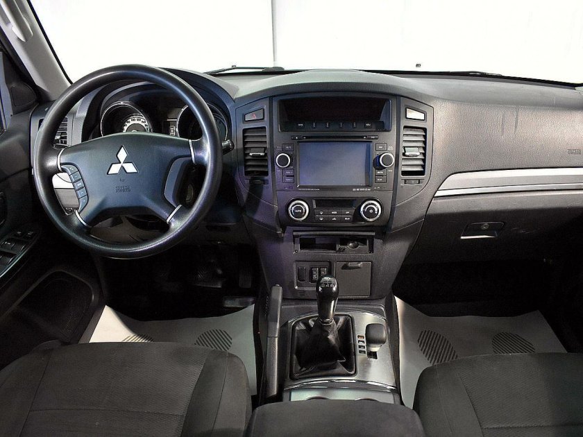 Mitsubishi Pajero Sport 2010 салон