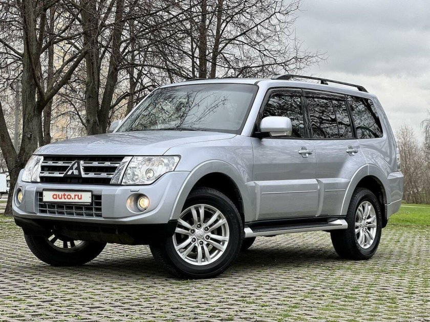 Мицубиси Паджеро серебристый